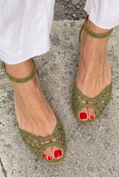 Isadora | Golden Braided Sandals