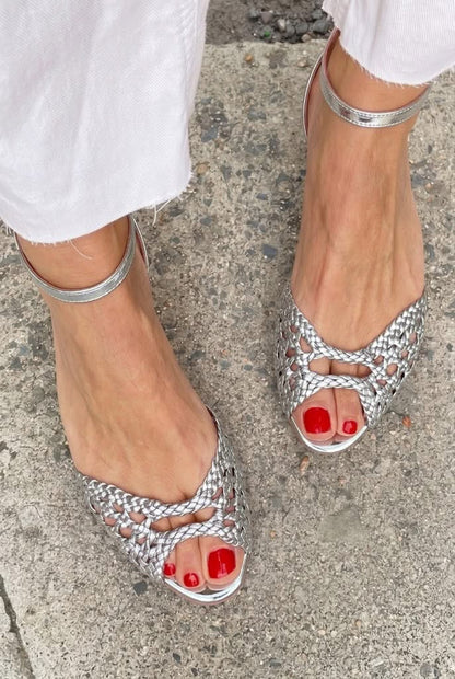 Isadora | Golden Braided Sandals