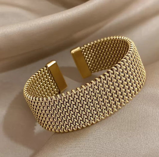 Elegant bracelet made of braided mesh with open design